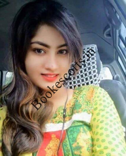 call girls in Defence colony 7303025131 women seeking men
