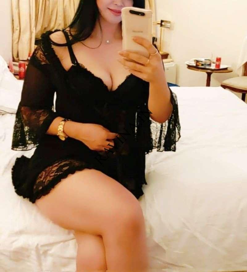 Call Girls in Maidan Garhi 8448224330 Delhi Escorts Service